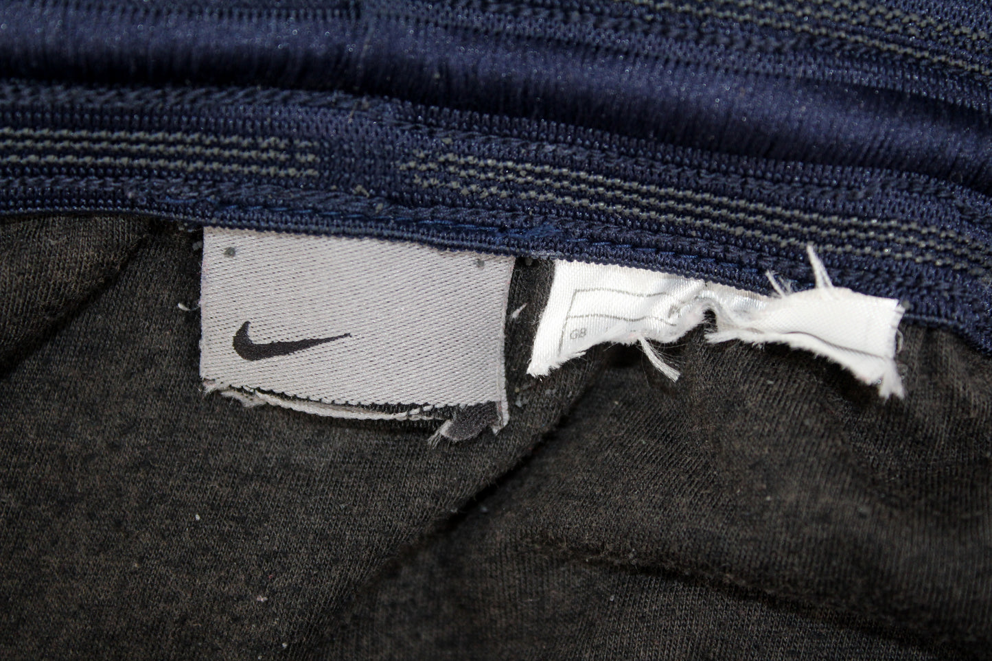 VINTAGE ARSENAL 2001-02 NIKE AWAY FOOTBALL SHORTS LARGE