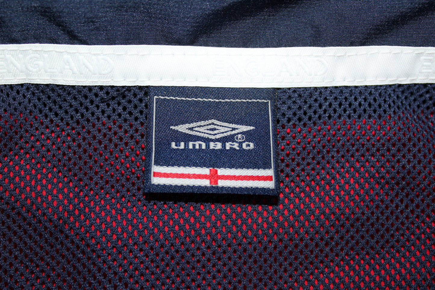 ENGLAND 2007 UMBRO TRACKSUIT SMALL