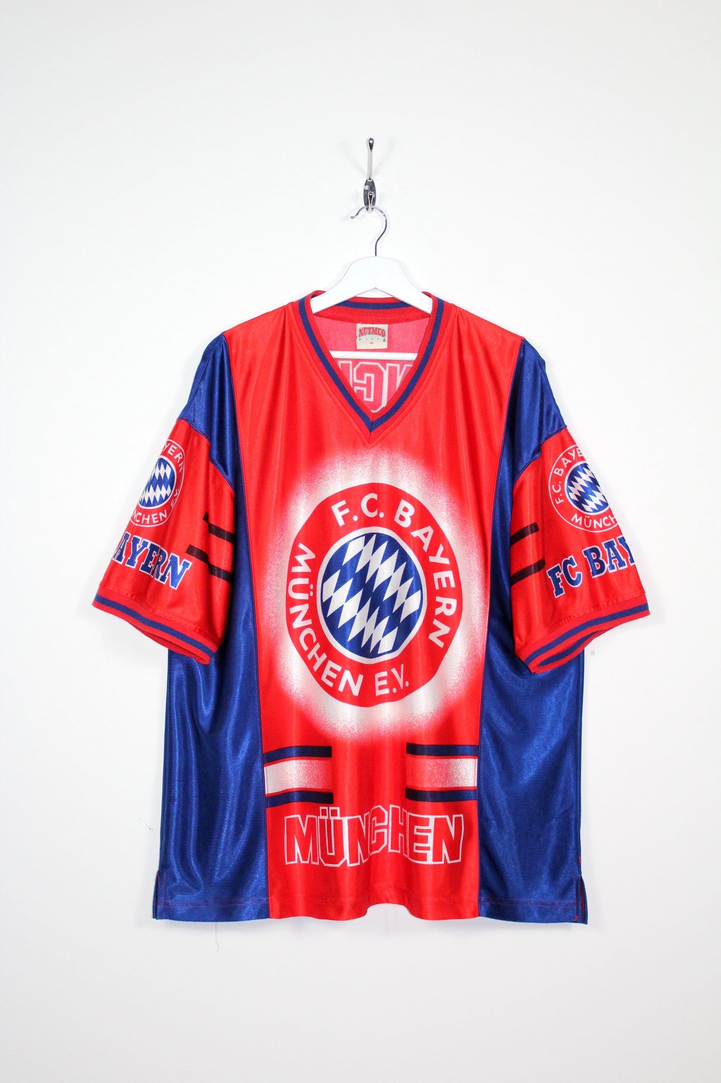 BAYERN MUNICH 90'S VINTAGE NUTMEG MILLS GRAPHIC FOOTBALL T-SHIRT XL