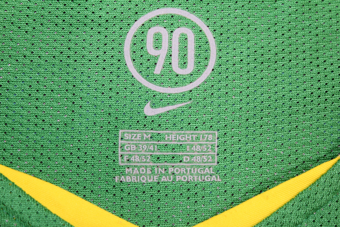 VINTAGE BRAZIL 2004 NIKE HOME FOOTBALL SHIRT MEDIUM