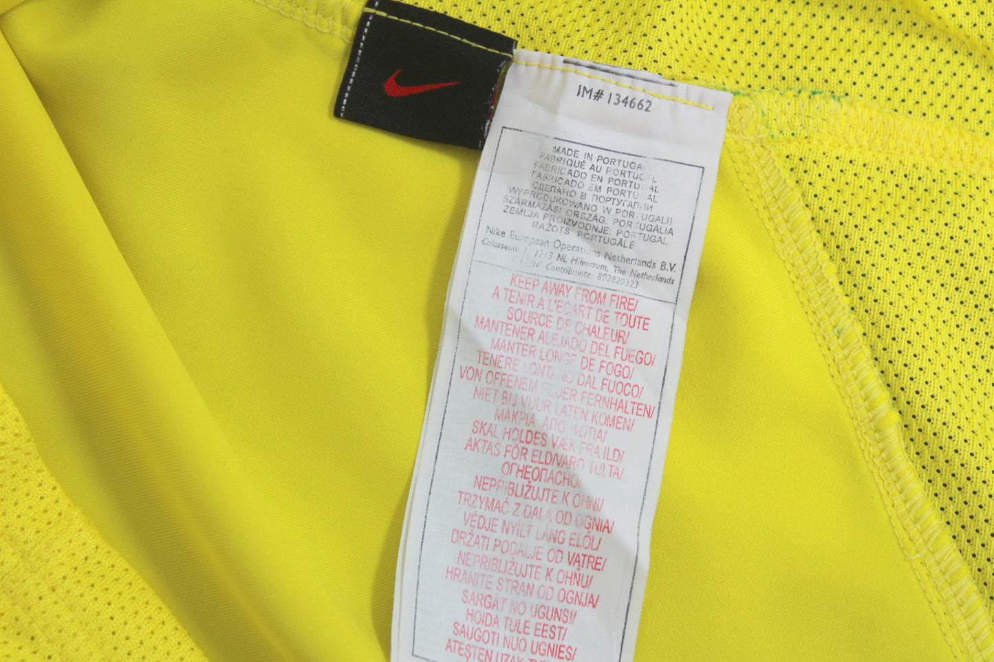 VINTAGE BRAZIL 2004 NIKE HOME FOOTBALL SHIRT MEDIUM