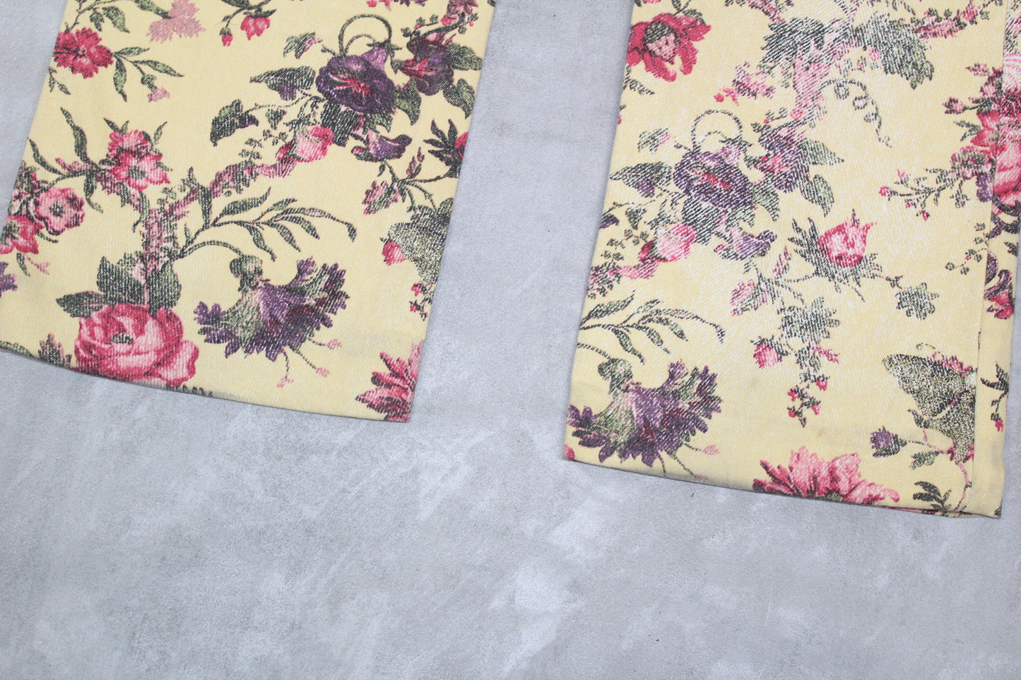 VINTAGE JUST CAVALLI FLORAL PRINT BOOT CUT JEANS W 28" x L 32"