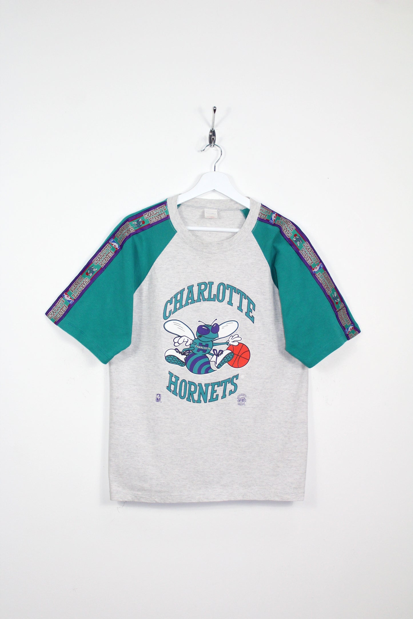 CHAMPION 90'S VINTAGE CHARLOTTE HORNETS NBA GRAPHIC T-SHIRT MEDIUM