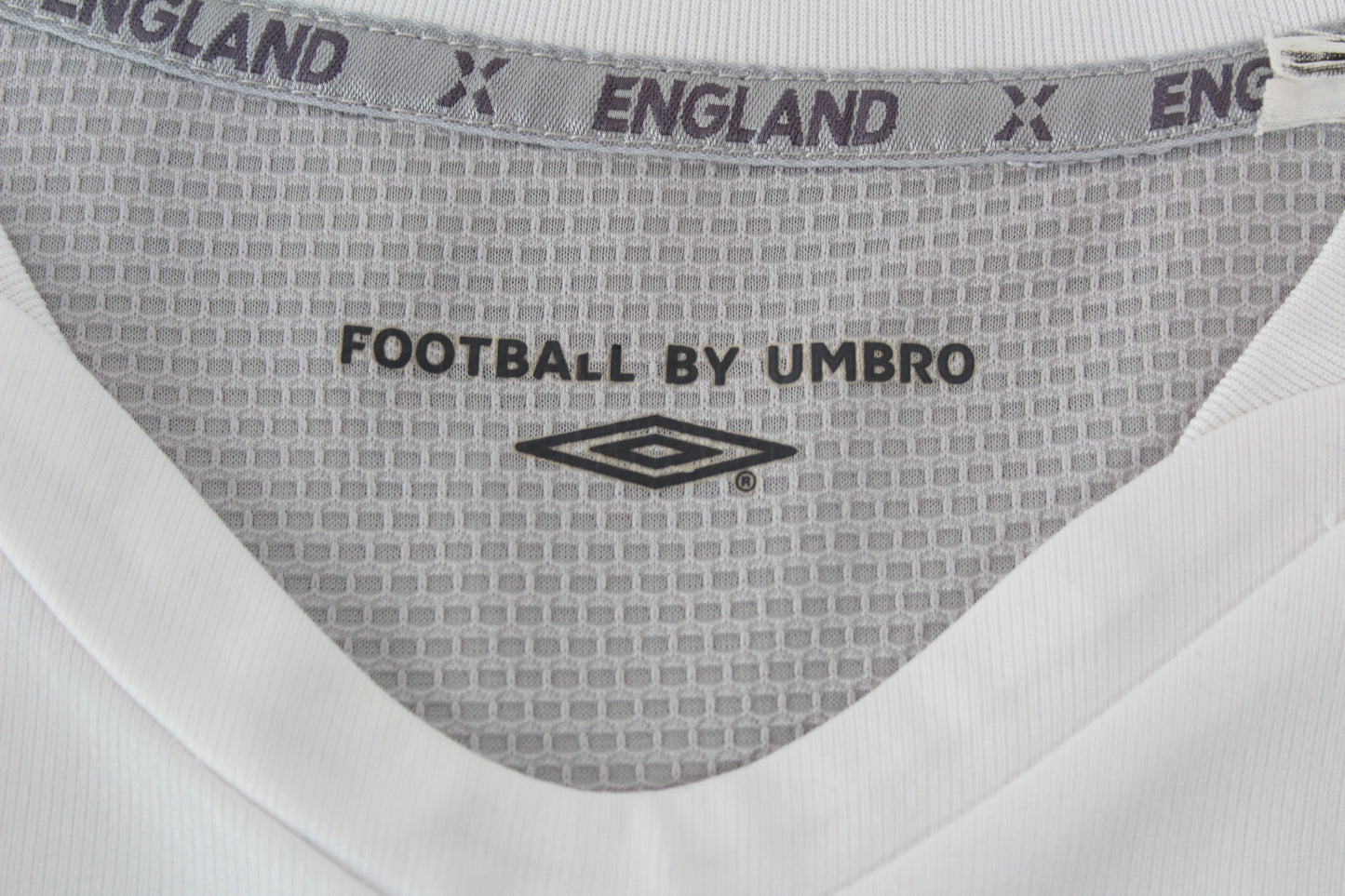 ENGLAND 2002 VINTAGE UMBRO TRAINING FOOTBALL SHIRT LARGE