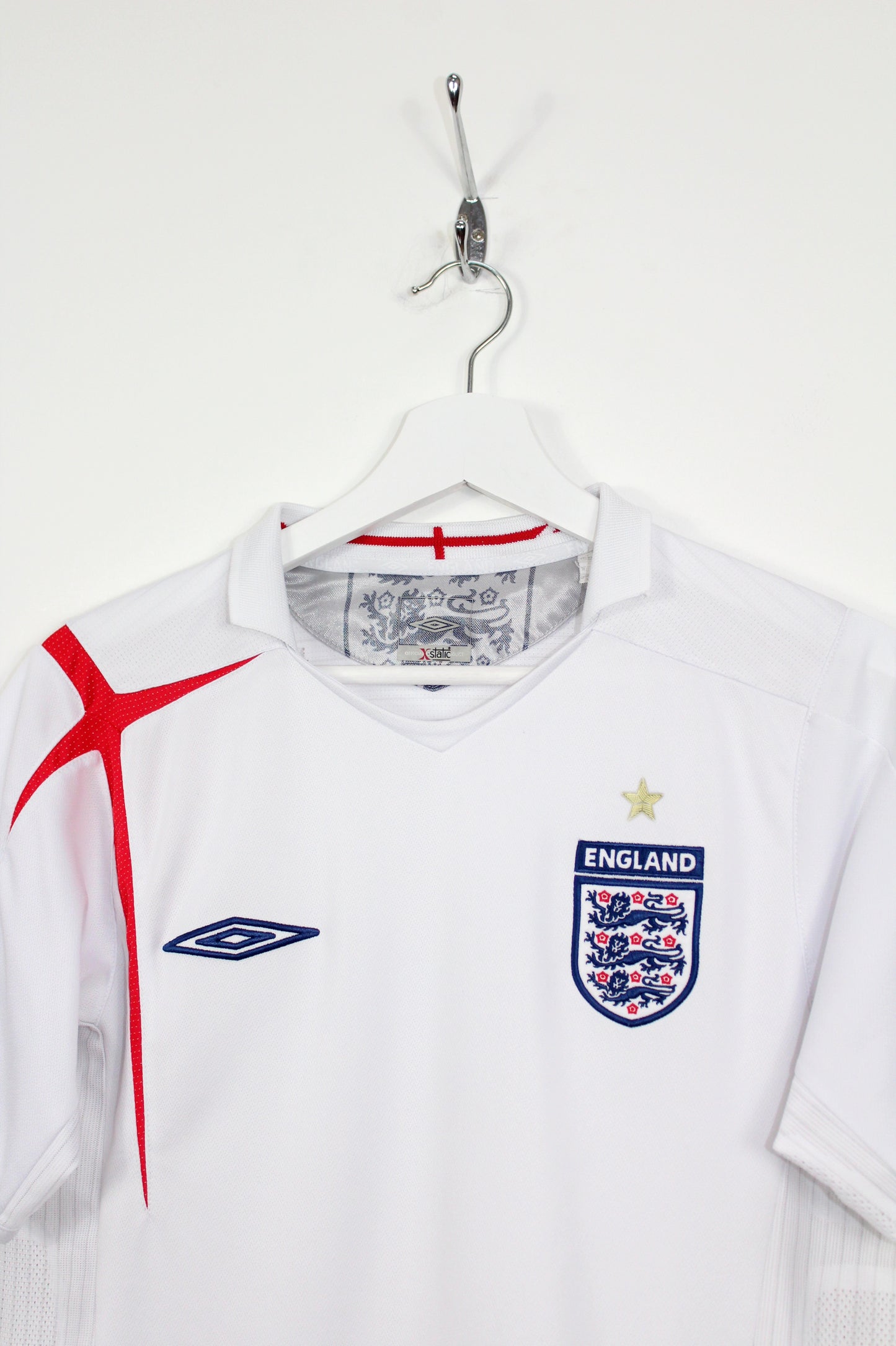 ENGLAND 2005-07 UMBRO HOME FOOTBALL SHIRT MEDIUM