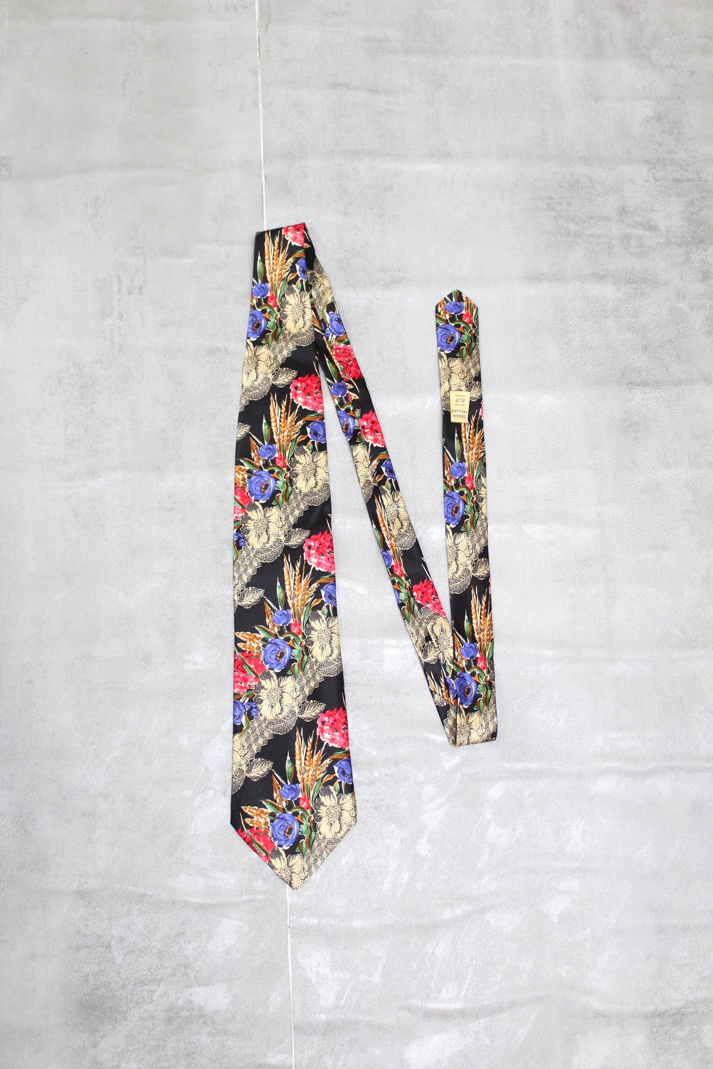 VINTAGE GIVENCHI FLORAL PATTERN SILK TIE