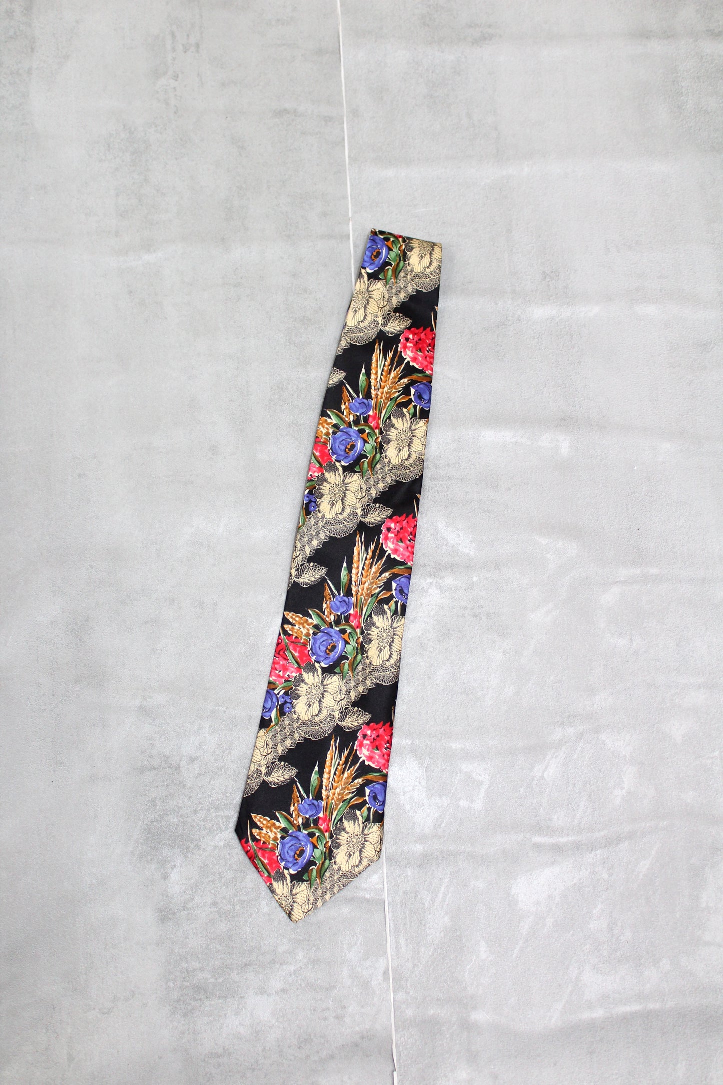 VINTAGE GIVENCHI FLORAL PATTERN SILK TIE
