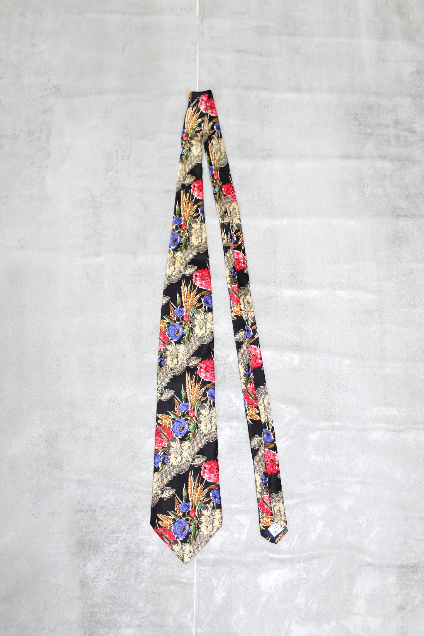 VINTAGE GIVENCHI FLORAL PATTERN SILK TIE