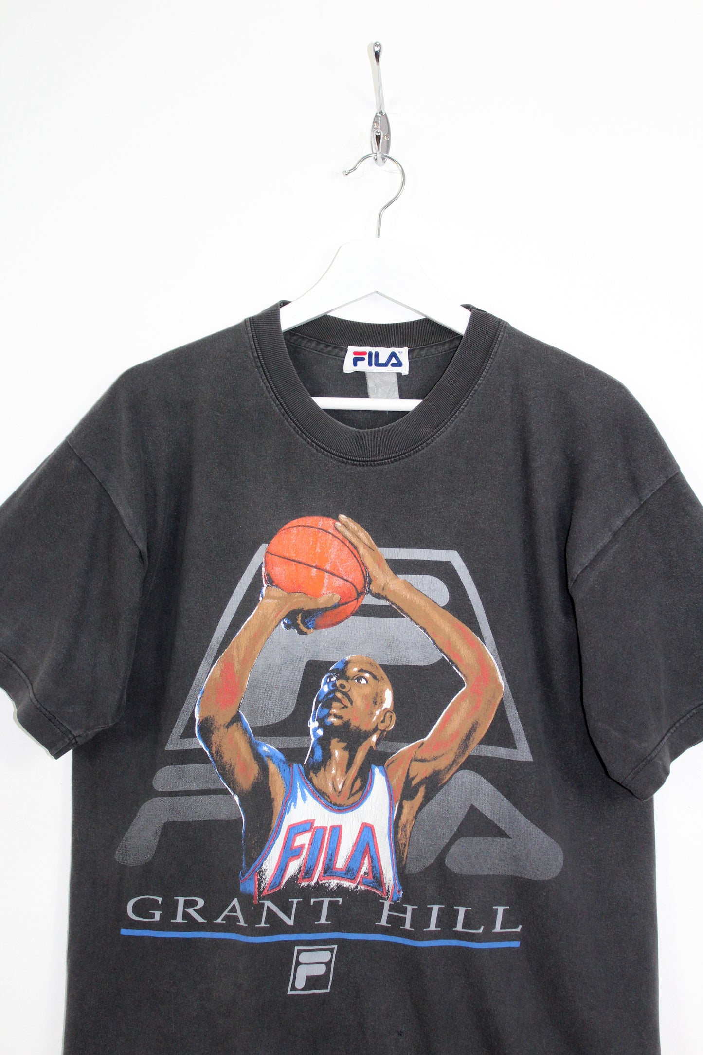 FILA GRANT HILL 90'S VINTAGE SINGLE STITCH T-SHIRT MEDIUM