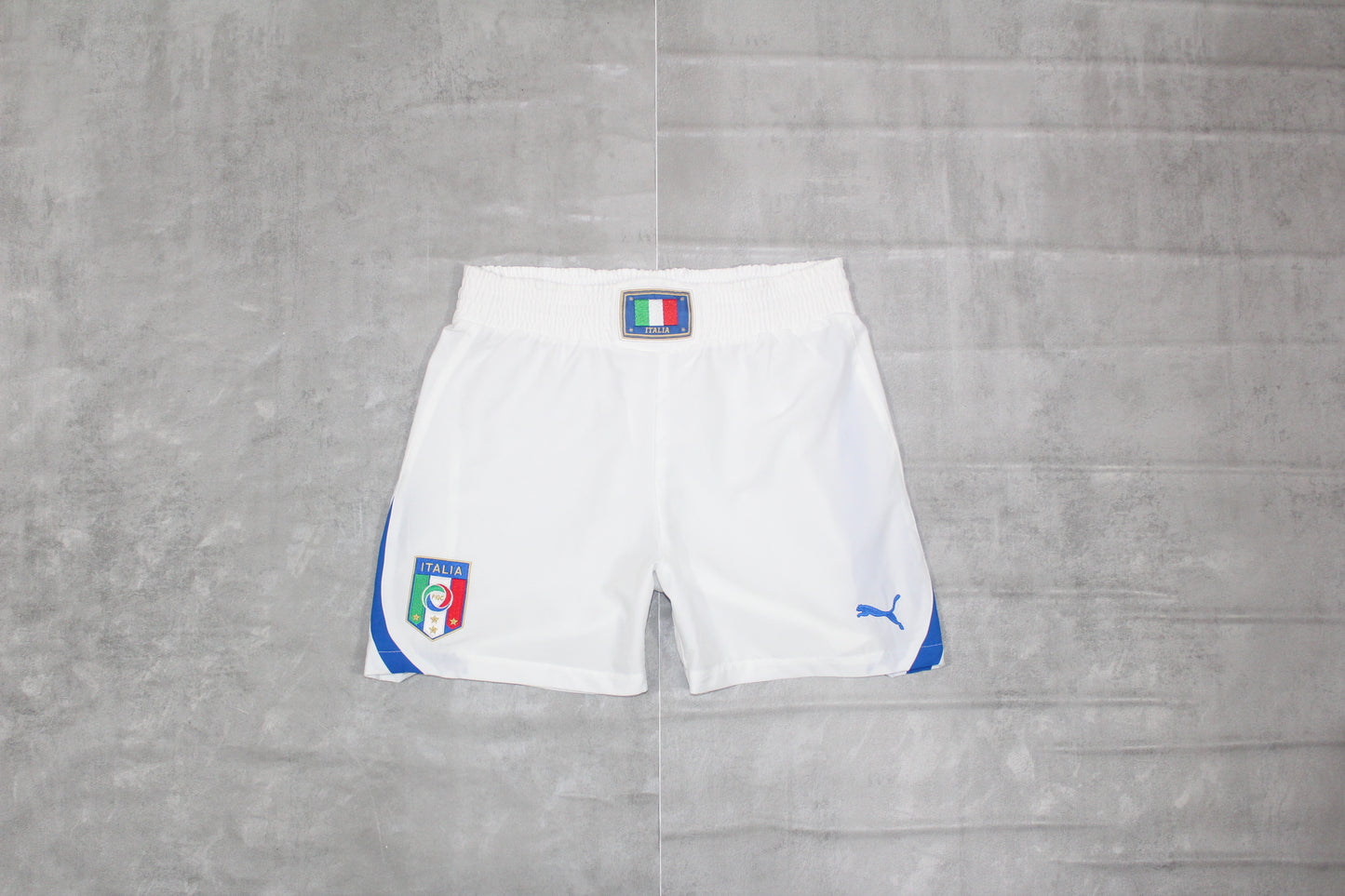 PUMA ITALY 2010-12 HOME FOOTBALL SHORTS SMALL