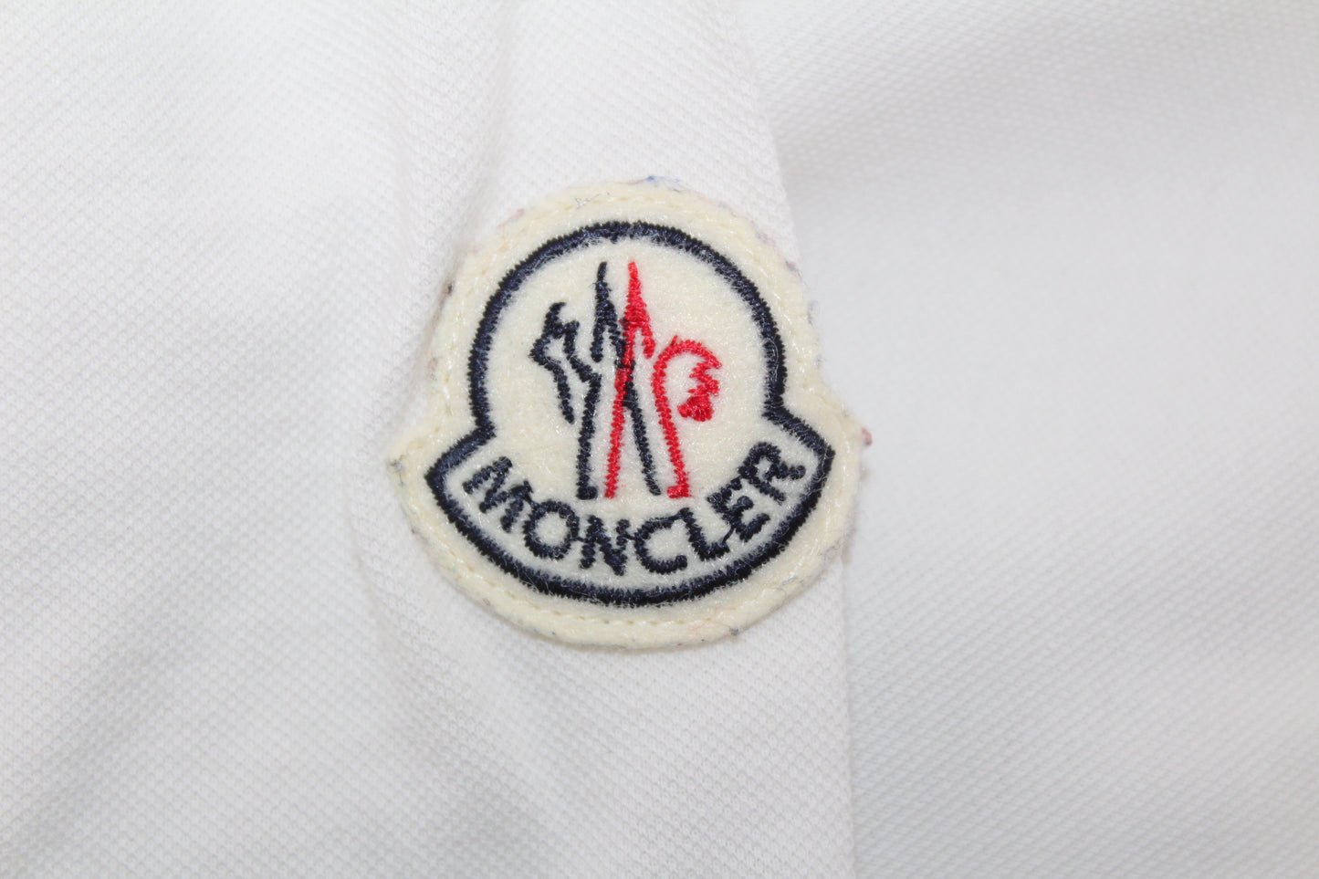 MONCLER EMBROIDERED LOGO SHORTS SLEEVE POLO SHIRT MEDIUM