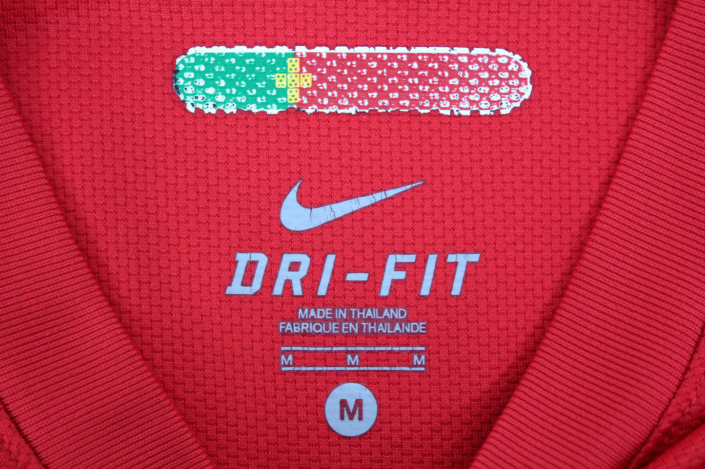 PORTUGAL 2010-11 NIKE HOME FOOTBALL SHIRT MEDIUM