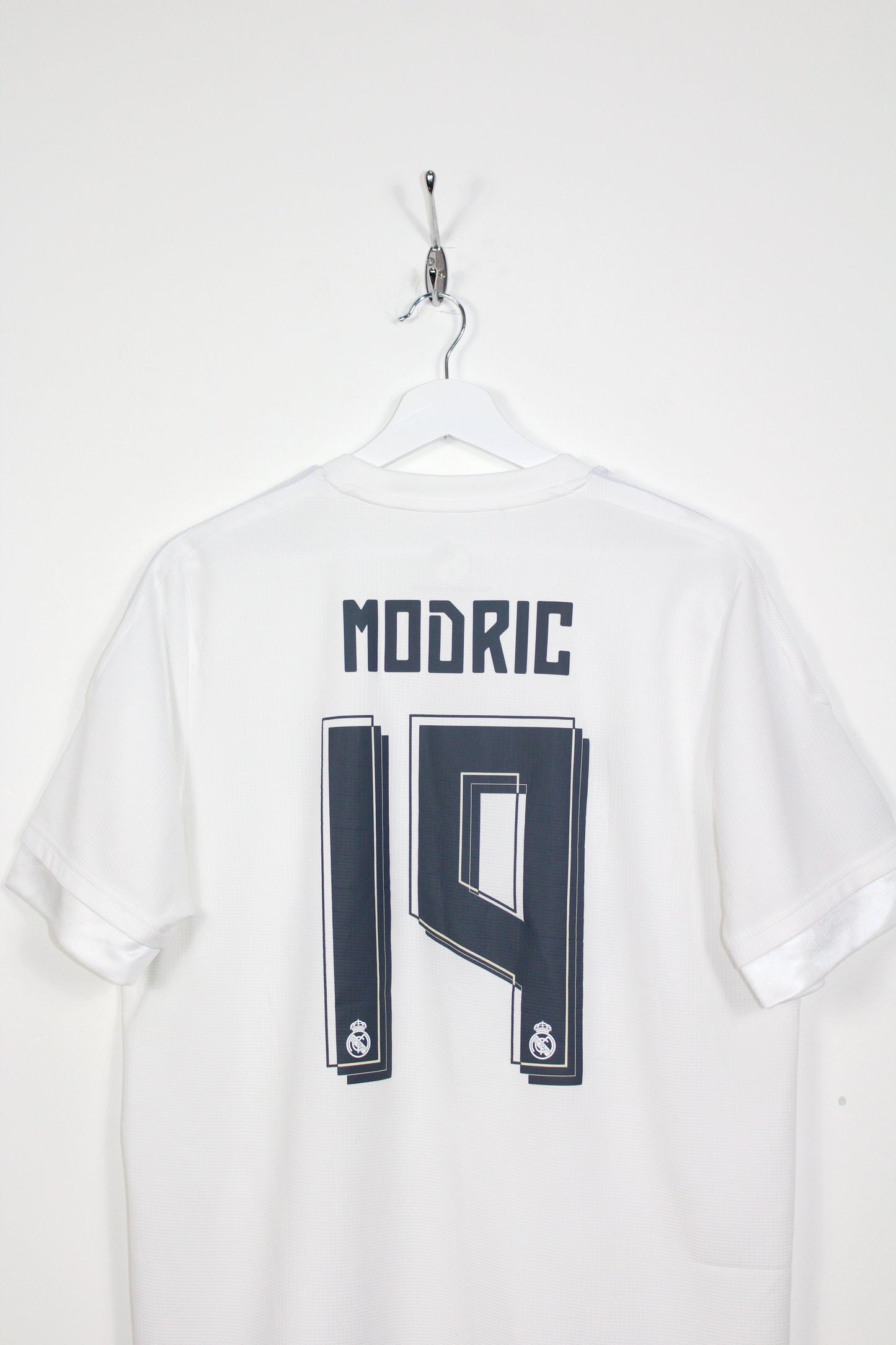 REAL MADRID 2015-16 ADIDAS HOME FOOTBALL SHIRT MODRIC #19 LARGE