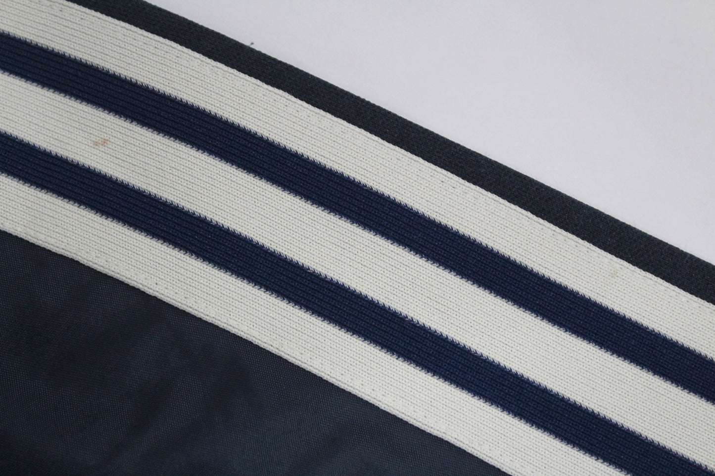 ADIDAS 80'S VINTAGE EUROPA PANELED SWEATSHIRT SMALL