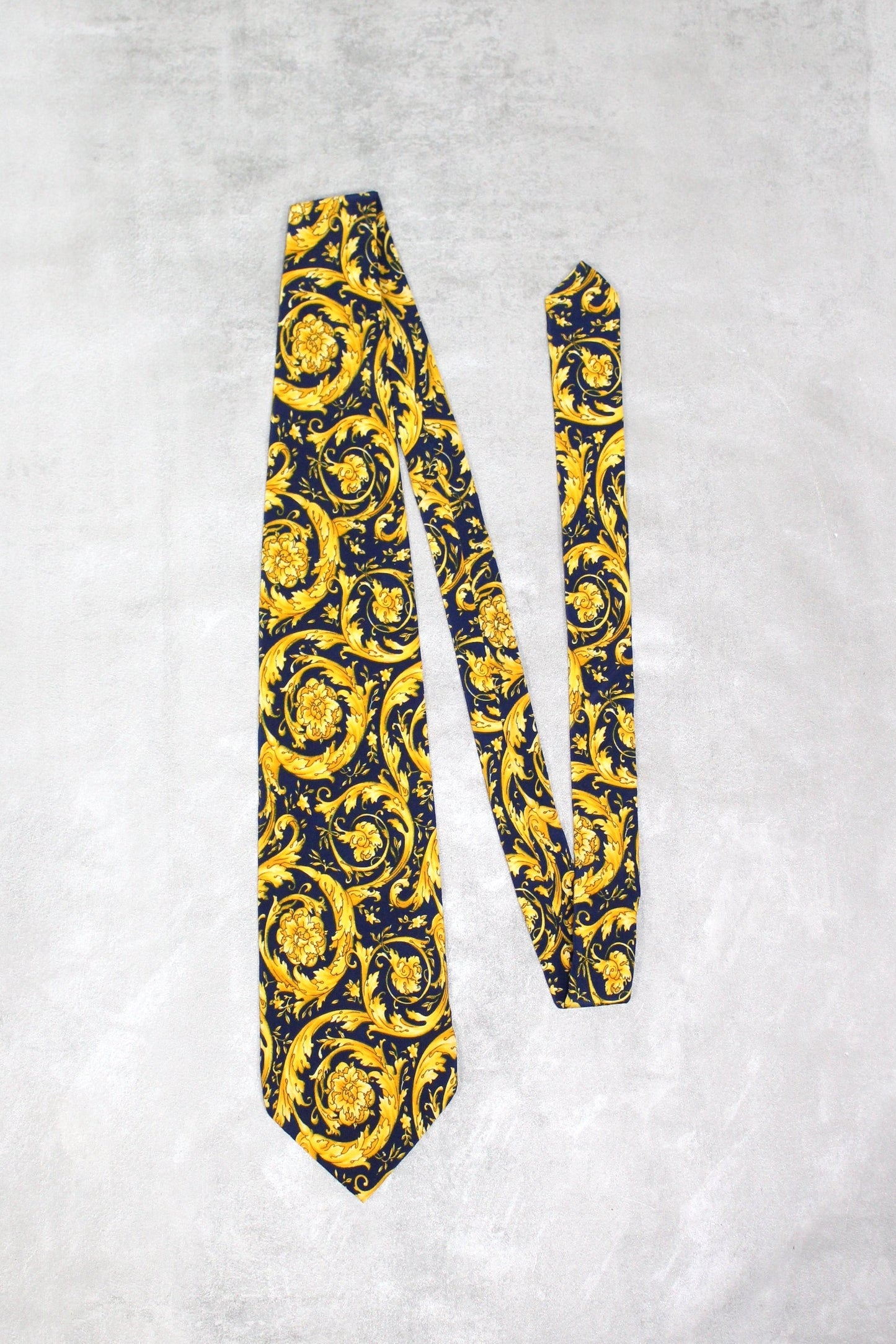 VINTAGE GIANNI VERSACE BAROQUE PATTERN SILK TIE