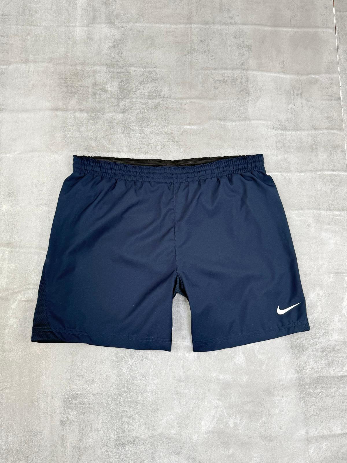 VINTAGE NIKE TOTAL 90 SHORTS MEDIUM