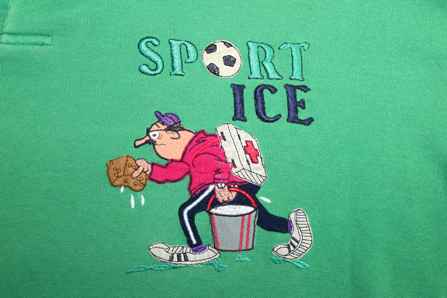 ICEBERG SPORT ICE 80'S VINTAGE EMBROIDERED FOOTBALL SCENE SWEATSHIRT XL